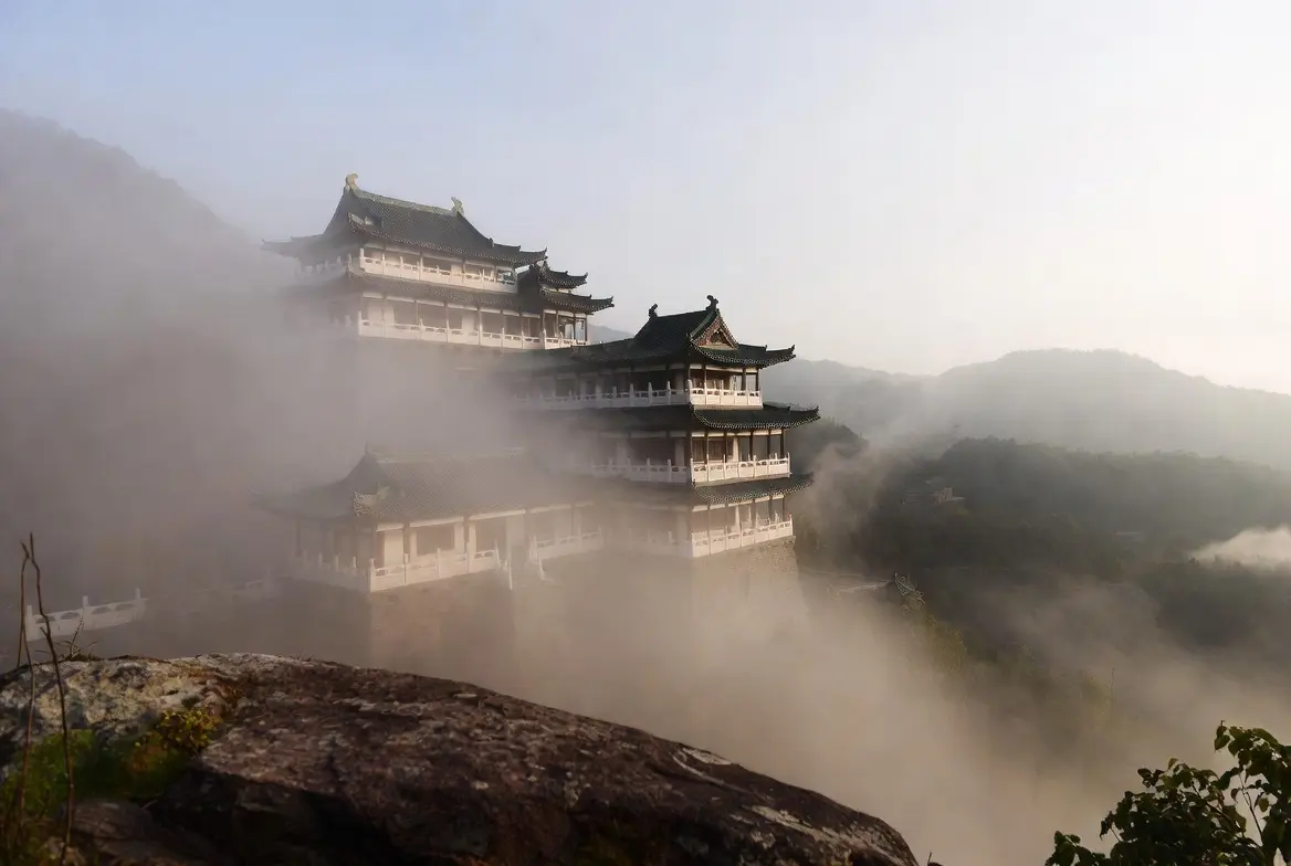Ẩn Động Tiên Ma